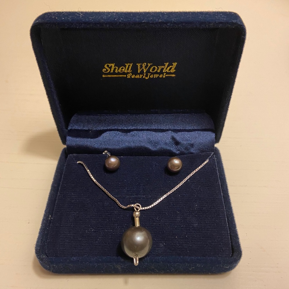 NIB Freshwater Pearl Necklace & Earrings